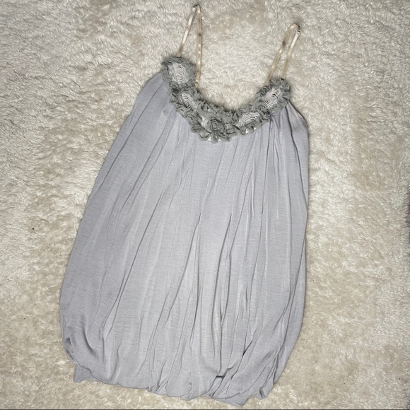 🔥2/$20🔥 Y2K Gray Pleated Tank Top with Floral Neckline and Adjustable Straps - Picture 3 of 8